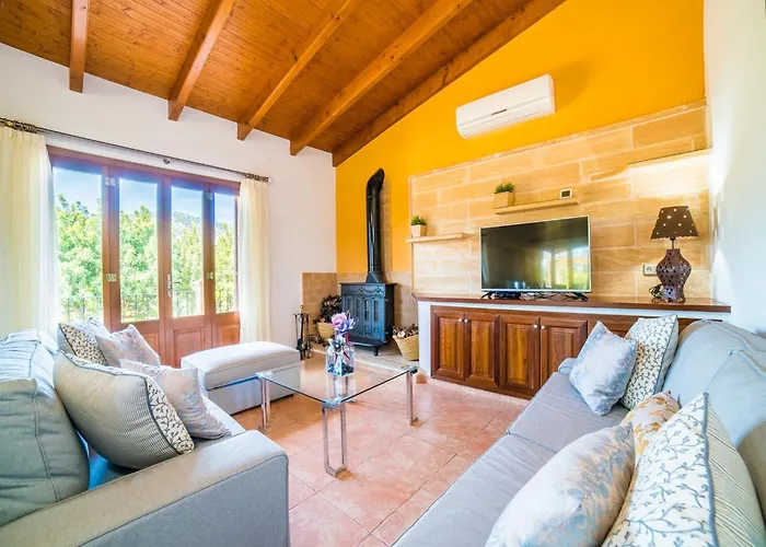 Charming Villa For 8 Guests